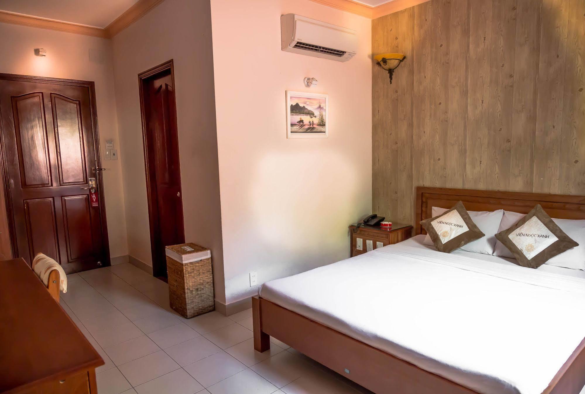 Vien Ngoc Xanh Hotel 1 Хошимин Екстериор снимка
