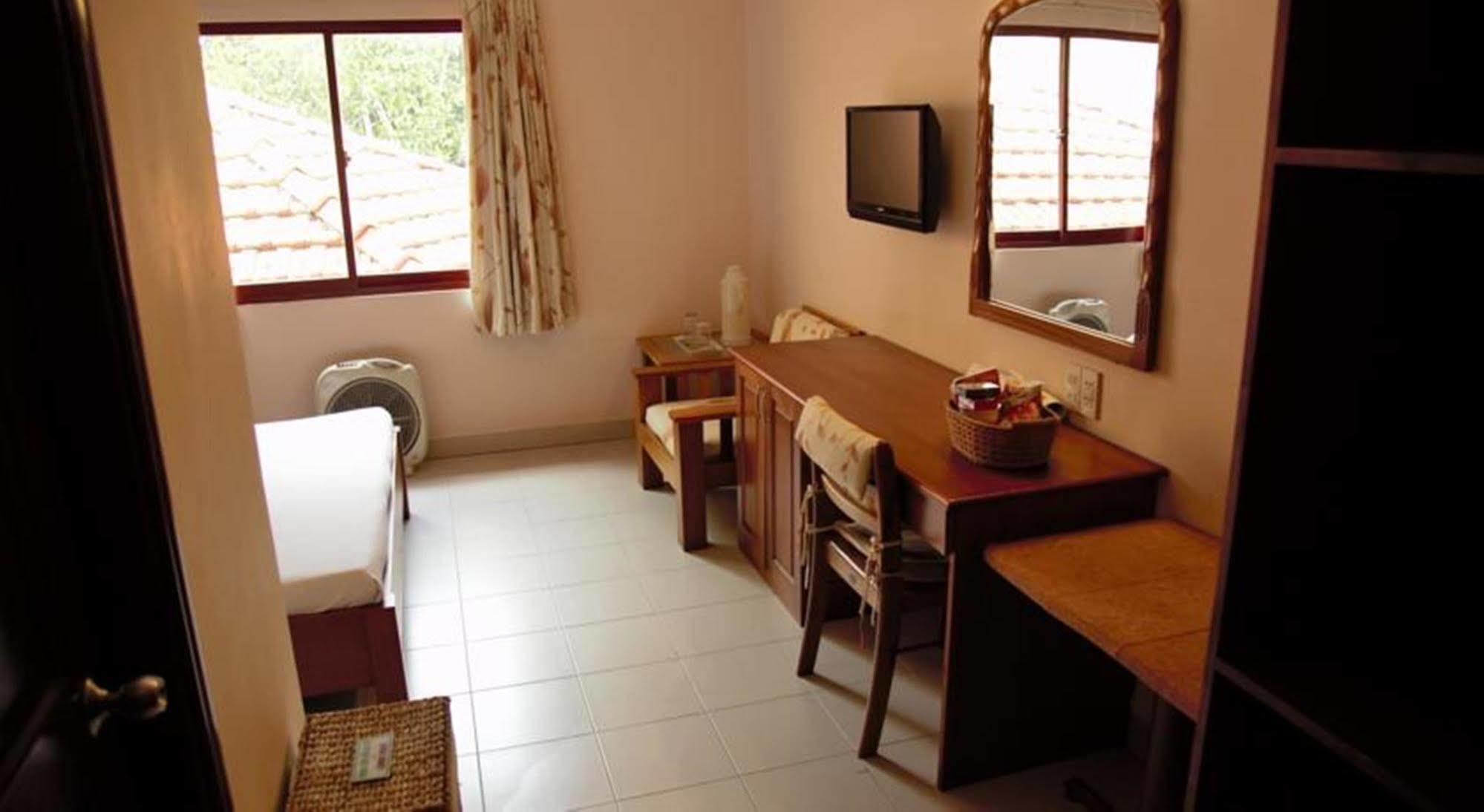 Vien Ngoc Xanh Hotel 1 Хошимин Екстериор снимка